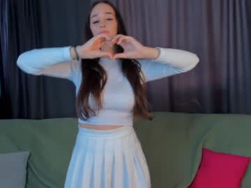 girl
        andreaali cam image #1925245