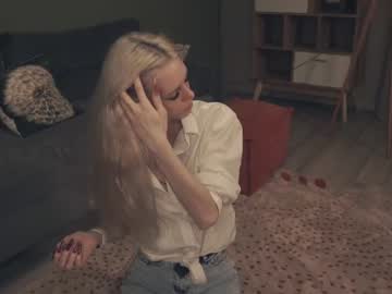 girl
        audreycarvin cam image #3600638