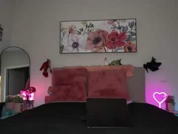 couple
        ari_lovexo cam image #2799203