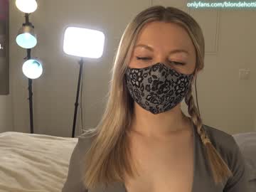 girl
        blondehottiek cam image #3830992