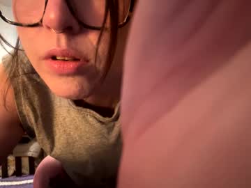 girl
        heyronniee cam image #6152551