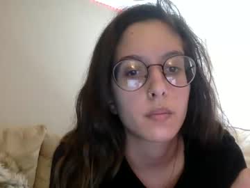 girl
        sourmelonss cam image #1742930