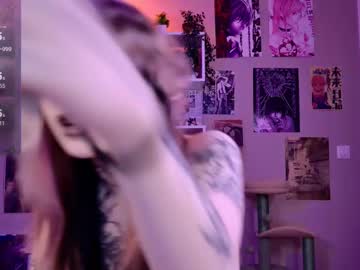 girl
        lollyshy__ cam image #6692436