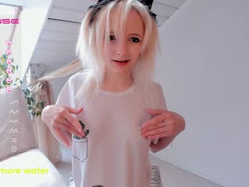 girl
        bettybarnett cam image #1731377