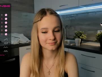 girl
        margaretwilkinson cam image #2999750