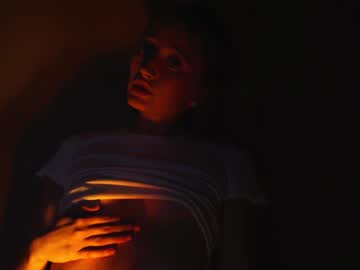 girl
        wendy_amber cam image #2633085