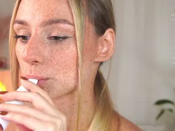 girl
        artease cam image #3068621