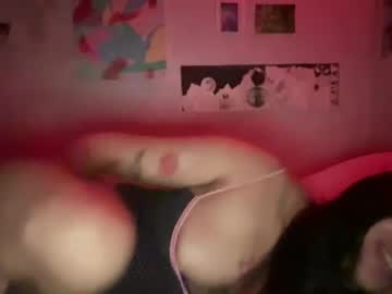 girl
        bunnysworld999 cam image #6291575