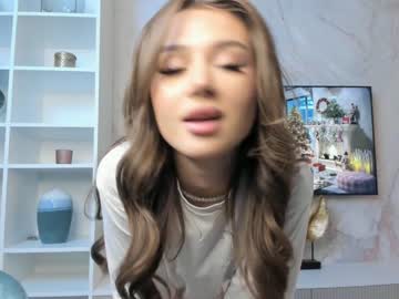 girl
        wildagold cam image #3318987