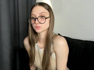 girl
        knock_knocks cam image #3457682