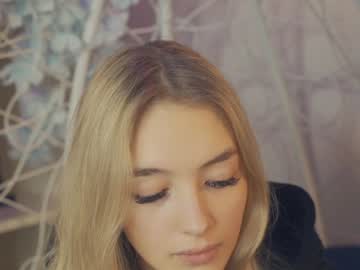 girl
        moiragrise cam image #5827948