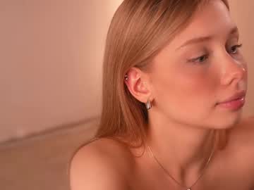 girl
        april_blush cam image #6613548