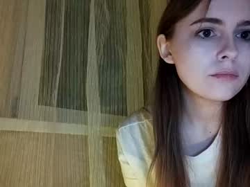 girl
        jennyjansen cam image #2424336