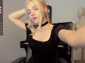 girl
        allotropp cam image #2512520