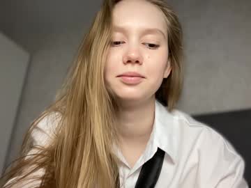 girl
        lizzy_cutie cam image #5324860