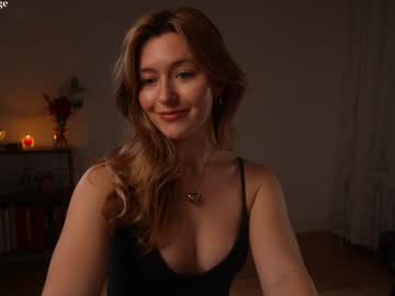 girl
        alisonrouge cam image #5615329