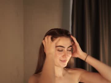 girl
        tessarosse_ cam image #1395742