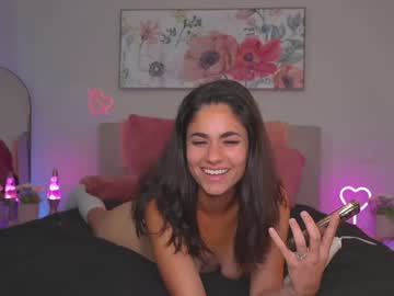 couple
        ari_lovexo cam image #2397465