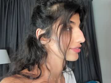girl
        suzannedavise cam image #2875570