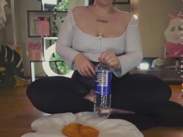 girl
        chery_lady22 cam image #5588157
