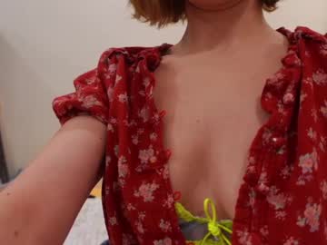 girl
        olive_nextdoor cam image #1062673