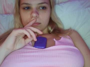 girl
        cindyloulou1 cam image #1082579