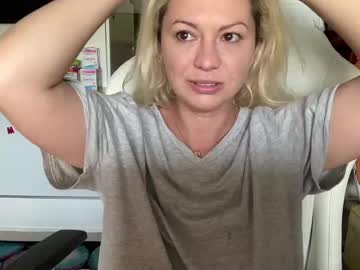 girl
        kiradivine cam image #1911895