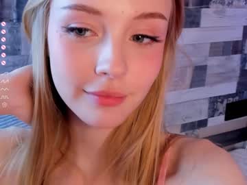 girl
        lolliis cam image #2560076