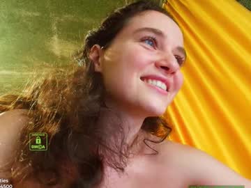 girl
        demurelixir cam image #4744537