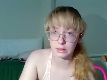 girl
        blonde_katie cam image #2972424