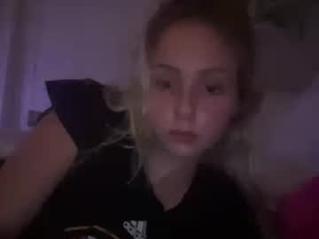 girl
        prettykitten123 cam image #5207072
