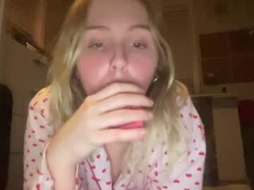 girl
        prettykitten123 cam image #6048354