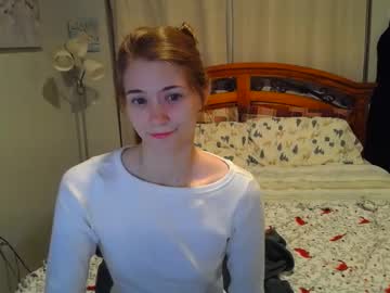 girl
        katynowhere cam image #5831624