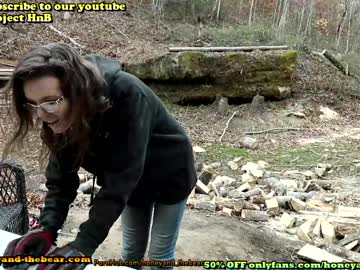 couple
        honeyand_thebear cam image #183529