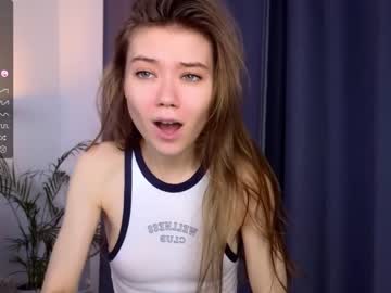 girl
        lil_babe_ cam image #2694951