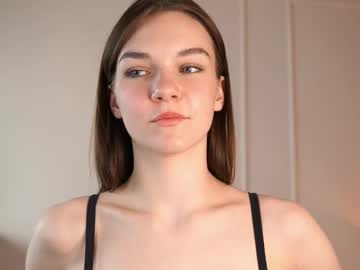 girl
        cwenbrayton cam image #6570921