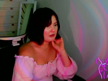 girl
        jennie_berry cam image #4775372