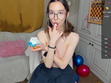 girl
        happiness_call cam image #2667568
