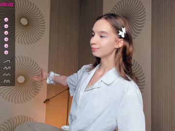 girl
        happiness_call cam image #1963343