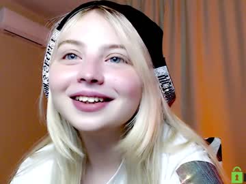 girl
        shy_blondiee cam image #817398