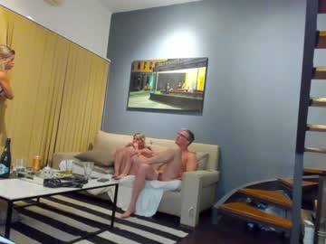couple
        monikfree cam image #1236521