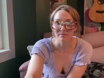 girl
        kaileeshy cam image #4171364