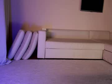 girl
        hollyextra cam image #4966952