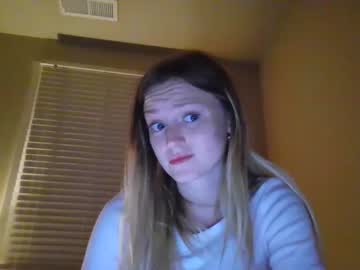 girl
        ellenglow69 cam image #3977986