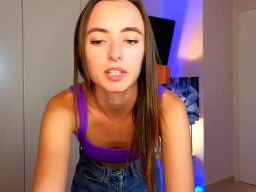 girl
        look_at_show cam image #2056112