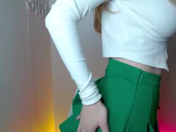 girl
        _veronicalodge_ cam image #11380