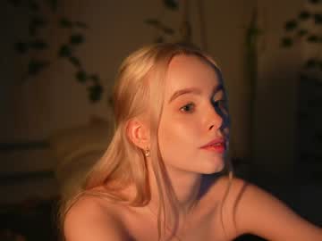 girl
        mother__of__dragons cam image #2819460