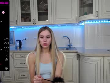 girl
        brightrays__ cam image #681246