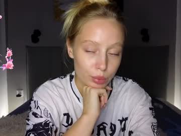 girl
        callme_star cam image #4521011