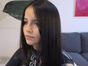 girl
        raychell_black cam image #2316498